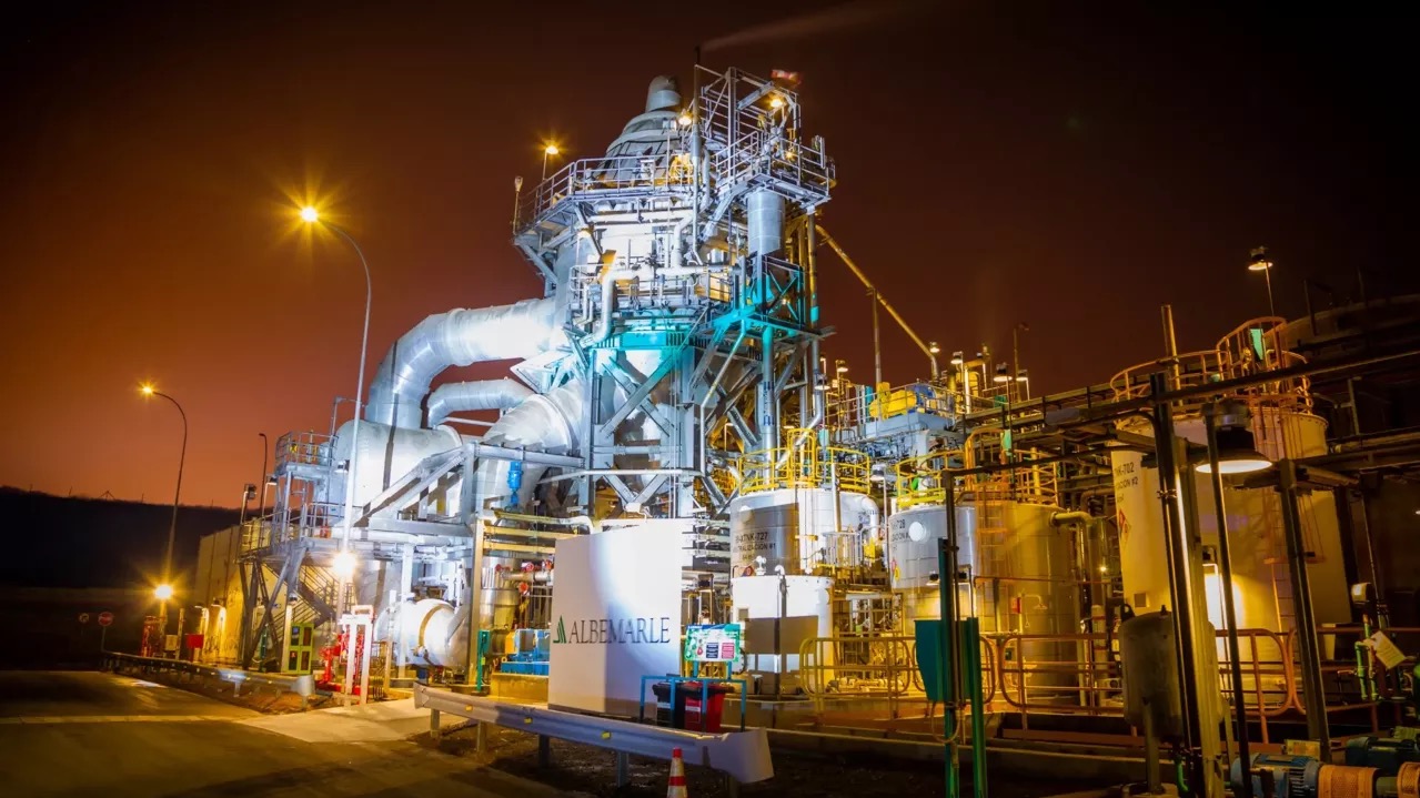 Instalaciones de la planta La Negra con equipamiento industrial.